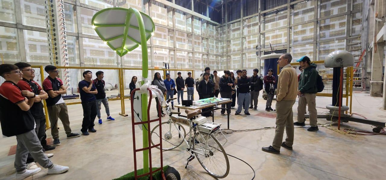 Estudiantes de escuelas secundarias visitaron el Laboratorio de Alta Tensión y Energías Alternativas